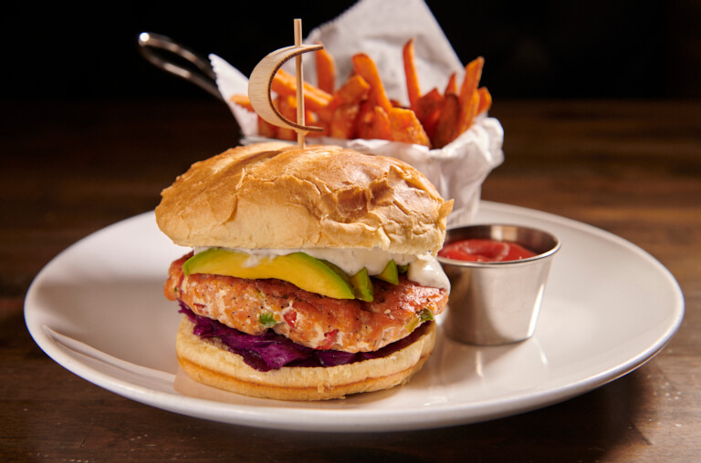KING OF SCOTLAND FRESH SALMON BURGER